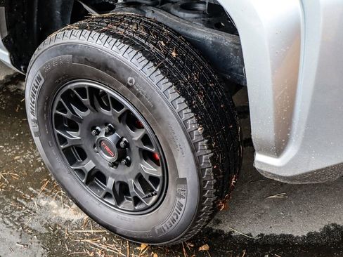 Used 2024 Toyota Tacoma TRD Off-Road image 42