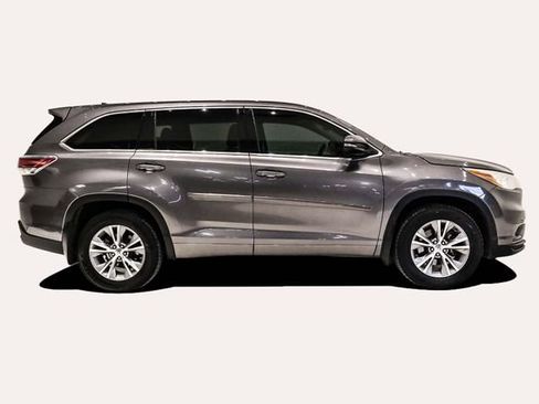 Used 2014 Toyota Highlander Plus image 4