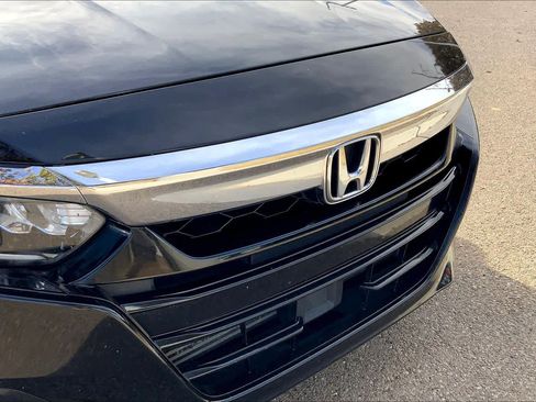 Used 2018 Honda Accord Touring image 29