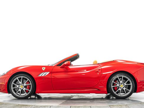 Used 2013 Ferrari California image 6