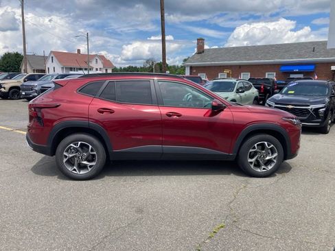 Used 2024 Chevrolet Trax LT w/ Driver Confidence Package FWD image 8