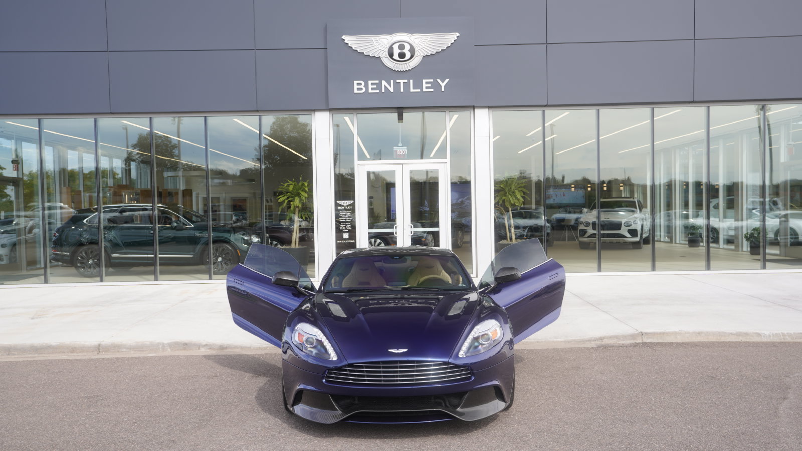 Used 2015 Aston Martin Vanquish Coupe RWD image 8
