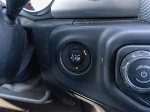 Used 2019 Jeep Wrangler Unlimited Sahara AWD/4WD image 22