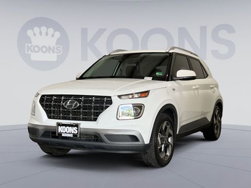 Used 2022 Hyundai Venue SEL FWD image 1