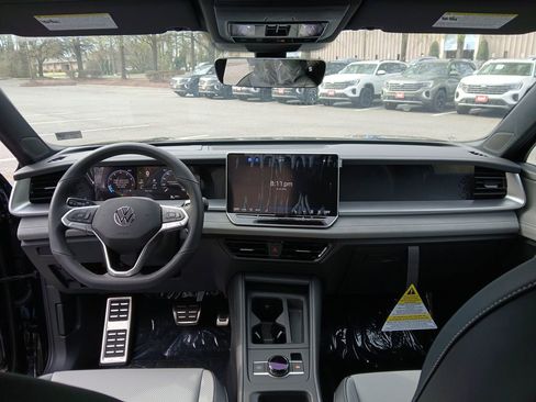 New 2026 Volkswagen Tiguan SE R-Line FWD image 12