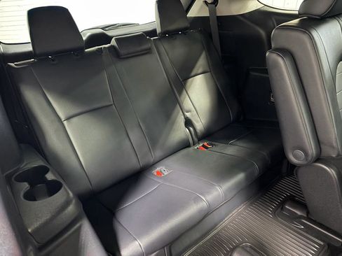 Used 2025 Toyota Highlander XLE image 22