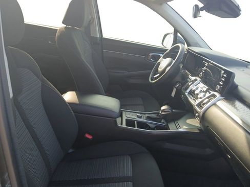 Used 2022 Kia Sorento LX image 16