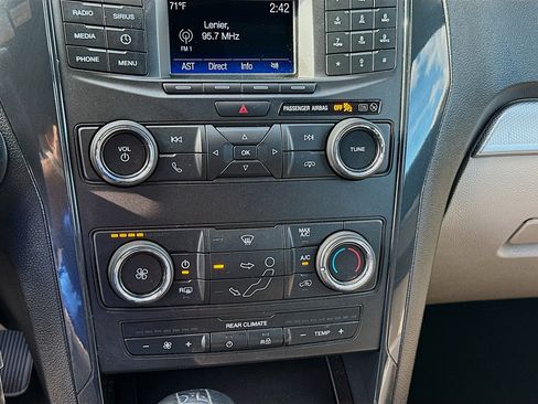 Used 2019 Ford Explorer FWD image 14