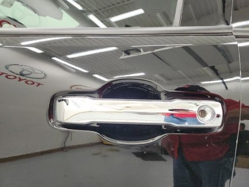 Used 2025 Toyota Tacoma Limited image 13