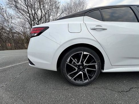 New 2025 Nissan Sentra SR image 13