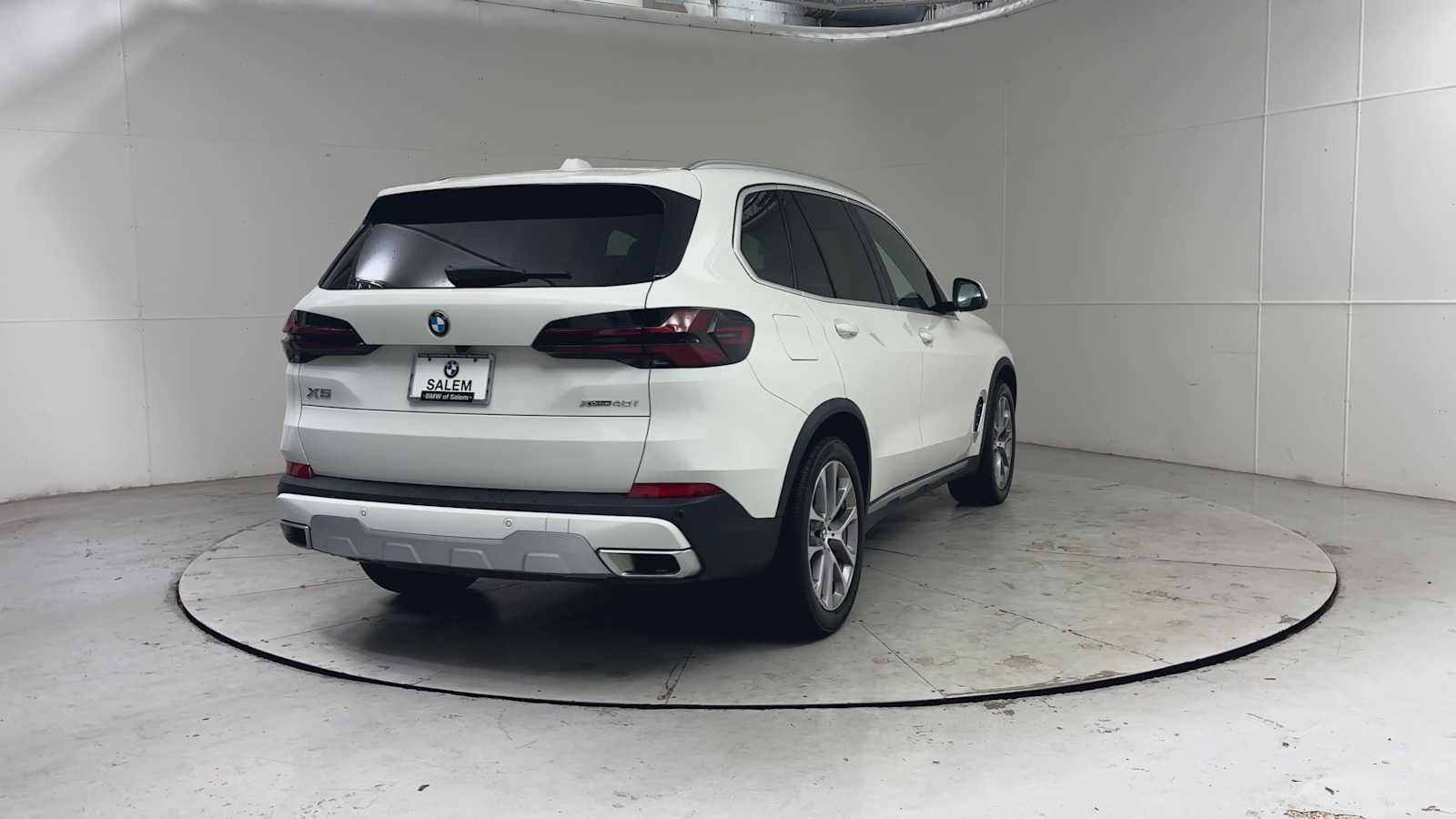 Used 2024 BMW X5 xDrive40i w/ Premium Package AWD/4WD image 6