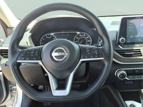 Used 2023 Nissan Altima 2.5 SV FWD image 15