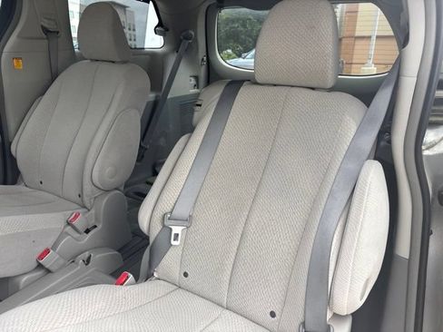 Used 2012 Toyota Sienna LE FWD image 7