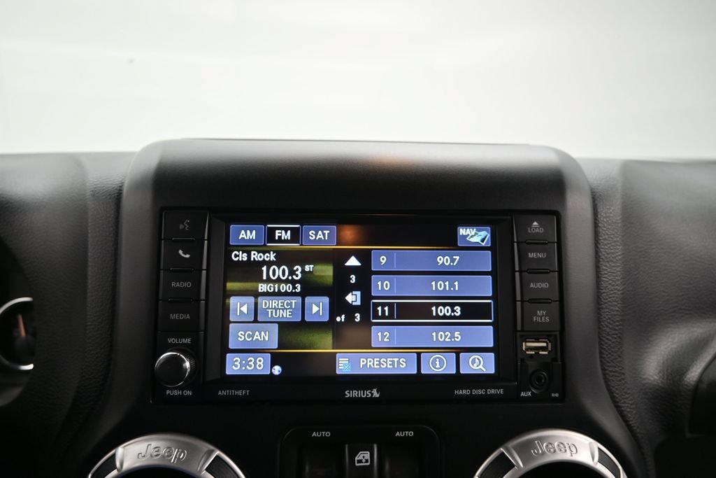 Used 2017 Jeep Wrangler Unlimited Rubicon w/ Dual Top Group AWD/4WD image 19