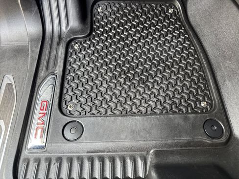 Used 2023 GMC Sierra 1500 AT4 w/ AT4 Premium Package AWD/4WD image 18