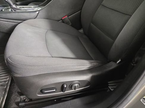 Used 2017 Chevrolet Malibu LT image 30