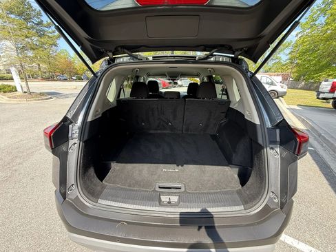 Used 2023 Nissan Rogue SV image 9