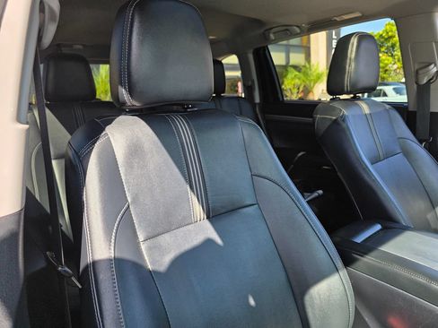 Used 2018 Toyota Highlander SE FWD image 17