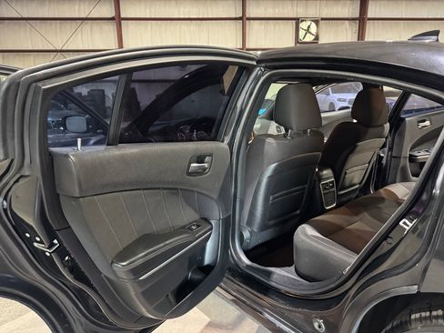 Used 2015 Dodge Charger SXT image 16