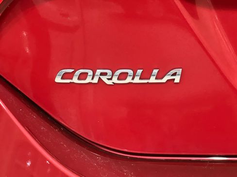 Used 2015 Toyota Corolla LE image 6