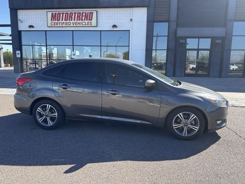 Used 2018 Ford Focus SE w/ SE Appearance Package image 3