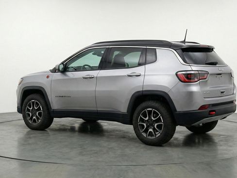 Used 2025 Jeep Compass Trailhawk AWD/4WD image 6