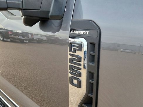 Used 2023 Ford F250 Lariat w/ FX4 Off-Road Package AWD/4WD image 13