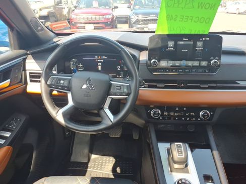 Used 2024 Mitsubishi Outlander SEL AWD/4WD image 9
