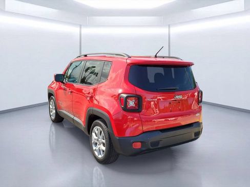 Used 2017 Jeep Renegade Latitude FWD image 3