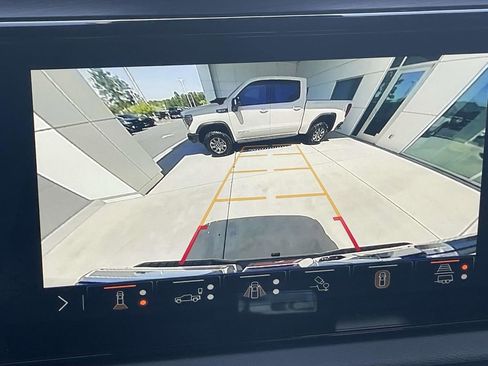 Used 2024 GMC Sierra 1500 AT4 w/ Technology Package AWD/4WD image 26