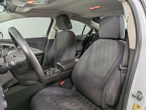 Used 2014 Chevrolet Volt FWD image 5