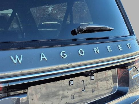 Used 2024 Jeep Wagoneer L Series II w/ Flexible Seating Group image 22