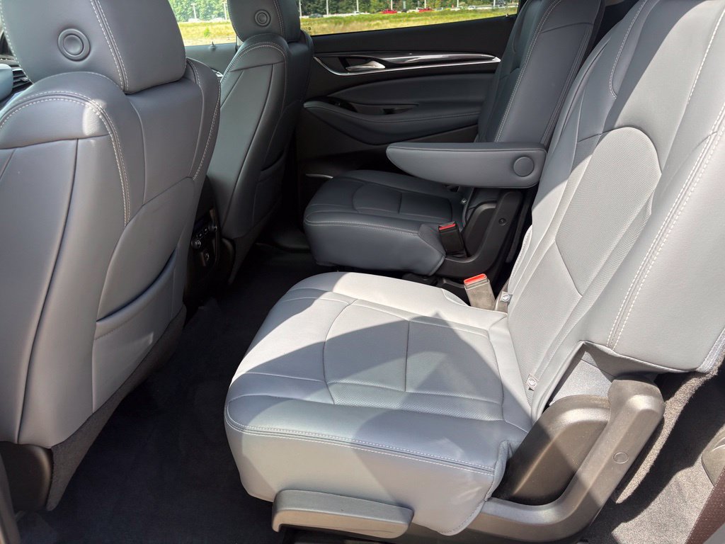 Used 2021 Buick Enclave Essence FWD image 37