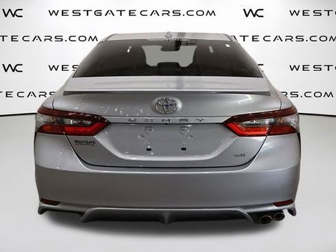 Used 2022 Toyota Camry SE image 4