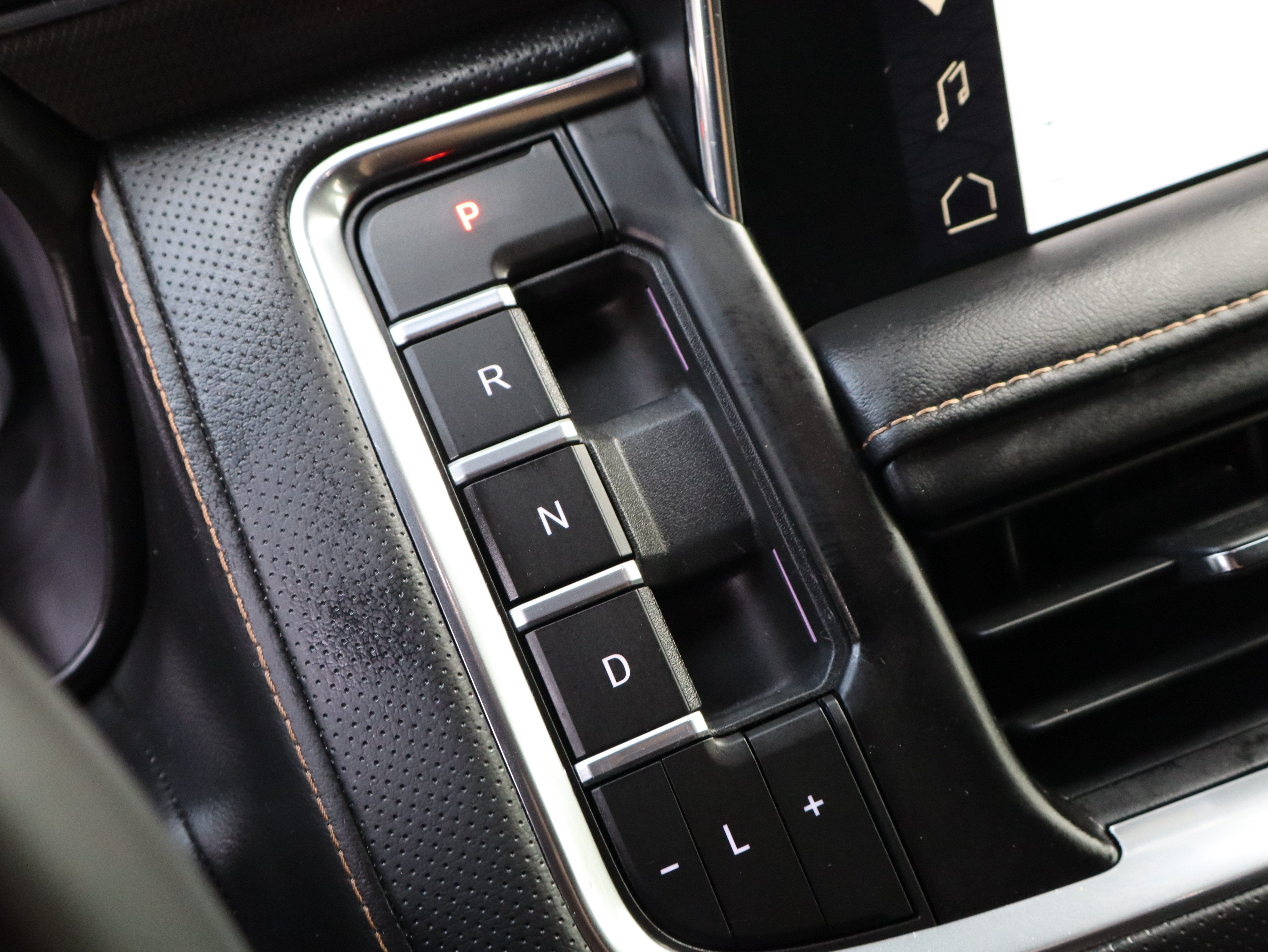 Used 2024 GMC Yukon AT4 w/ Technology Package AWD/4WD image 39