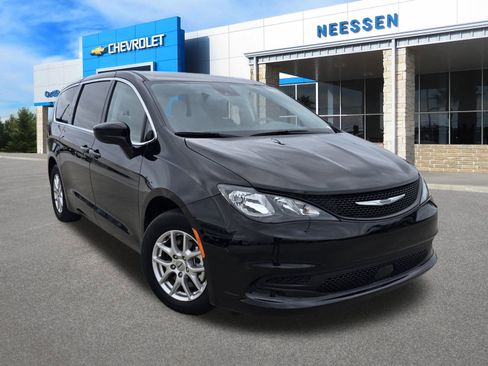 Used 2024 Chrysler Voyager LX image 1