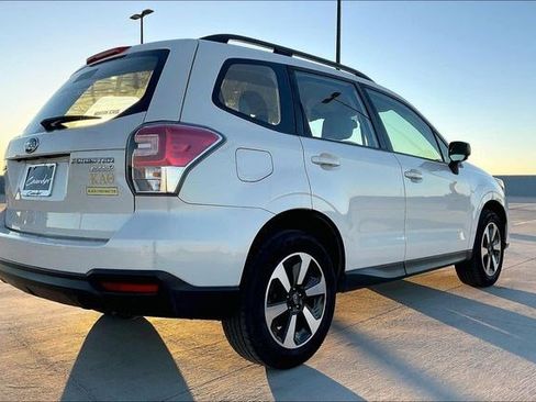 Used 2017 Subaru Forester 2.5i w/ Alloy Wheel Package image 4