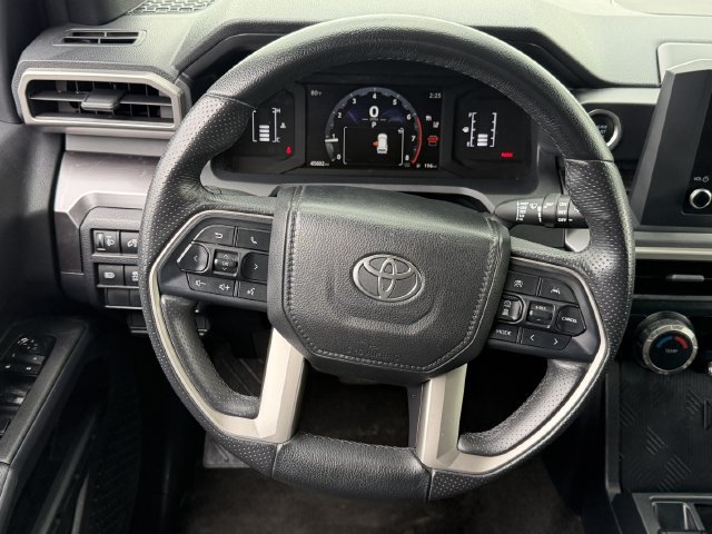 Used 2025 Toyota 4Runner SR5 AWD/4WD image 12