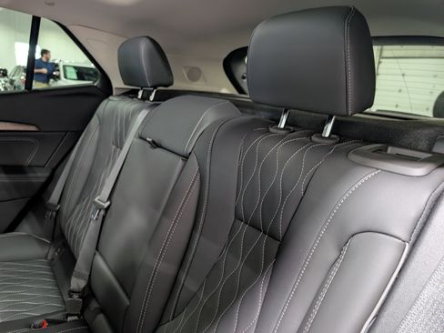 Used 2023 Buick Envision Avenir image 14