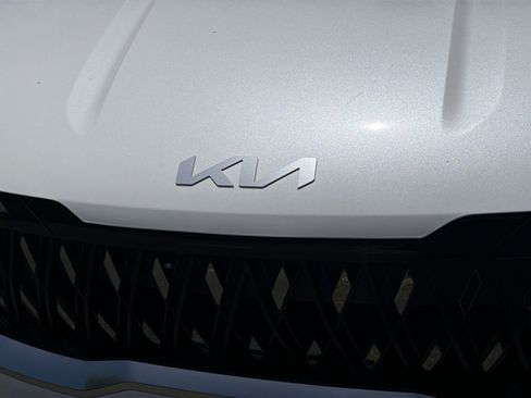 New 2026 Kia Carnival EX FWD image 12