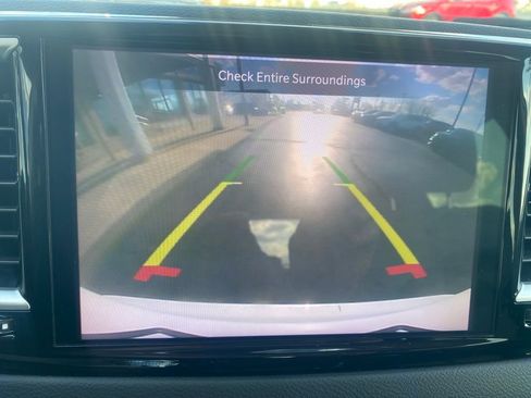 Used 2023 Chrysler Pacifica Touring-L FWD image 26