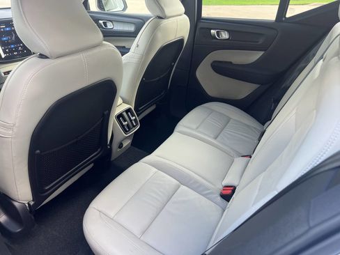 Used 2023 Volvo XC40 B4 Ultimate FWD image 19