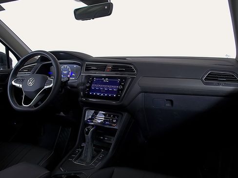 Used 2024 Volkswagen Tiguan SE w/ MDO Package, Three-Row image 15