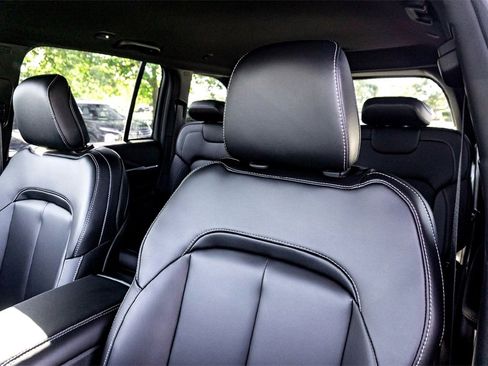 New 2025 Jeep Grand Cherokee Limited w/ Black Appearance Package image 9