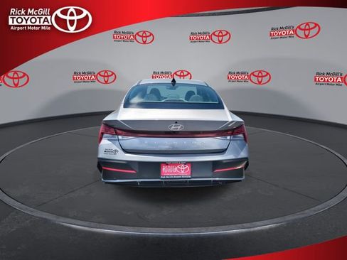 Used 2025 Hyundai Elantra SEL FWD image 7