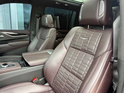 Used 2024 Cadillac Escalade ESV Sport Platinum w/ LPO, ONYX Package AWD/4WD image 12