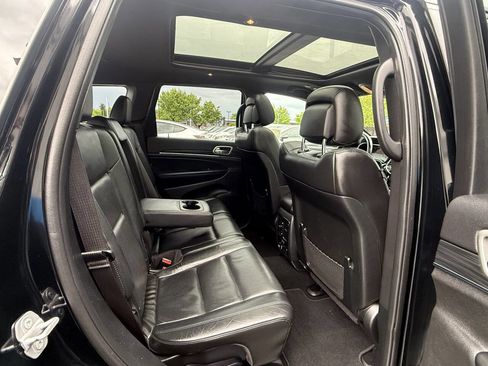 Used 2020 Jeep Grand Cherokee Limited w/ Luxury Group II RWD image 18