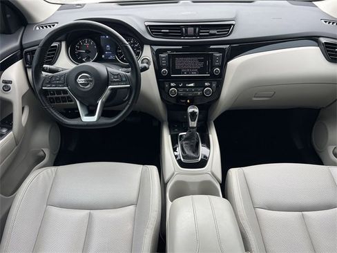 Used 2022 Nissan Rogue Sport SL image 4