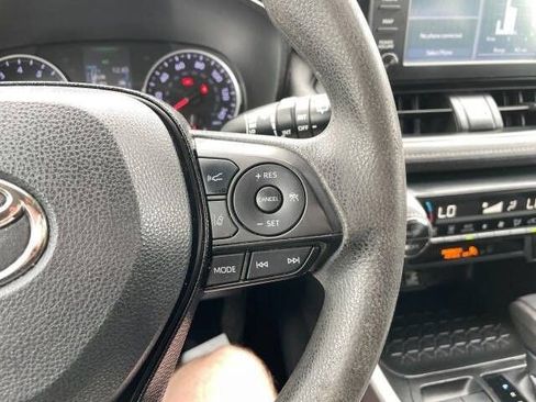 Used 2019 Toyota RAV4 XLE FWD image 28