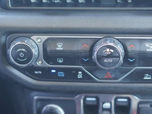 Used 2024 Jeep Wrangler Unlimited AWD/4WD image 27
